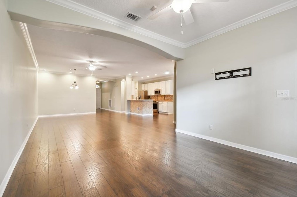 8635 Alexandra Arbor Ln, Tampa FL 33637-6330 exterior