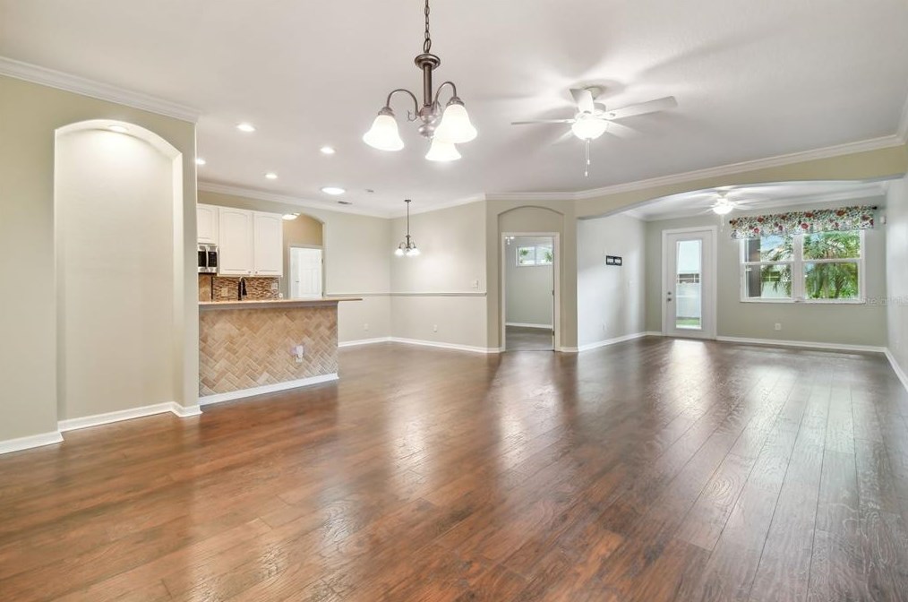 8635 Alexandra Arbor Ln, Tampa FL 33637-6330 exterior