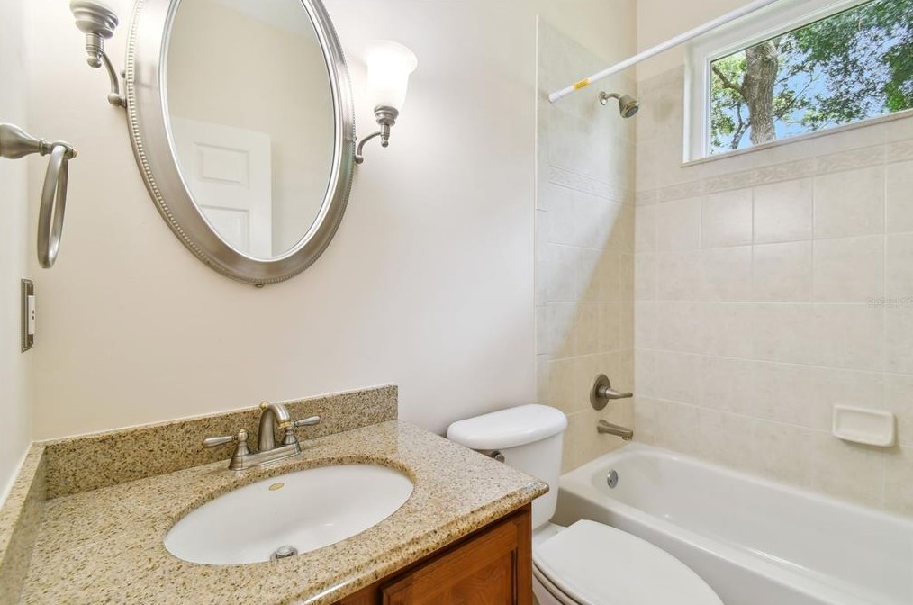 8635 Alexandra Arbor Ln, Tampa FL 33637-6330 exterior