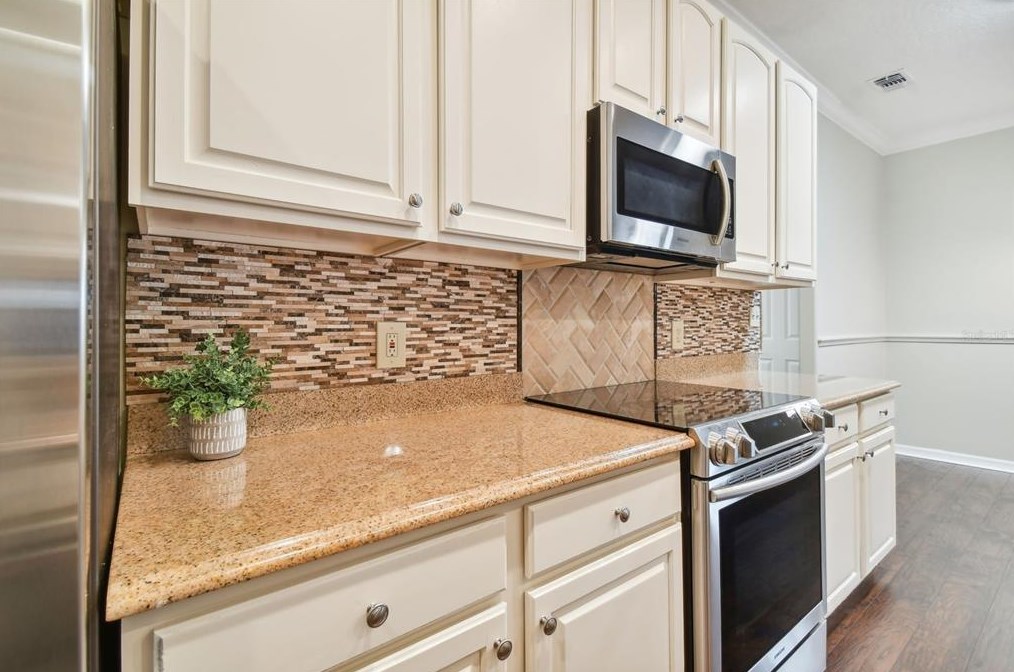 8635 Alexandra Arbor Ln, Tampa FL 33637-6330 exterior