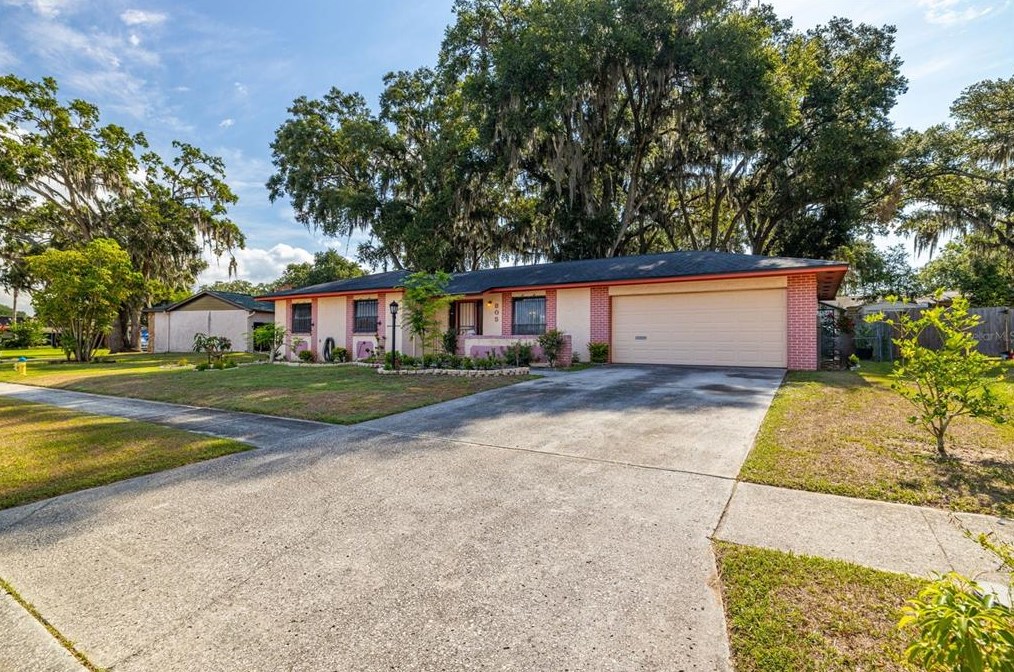 805 Shangri La Dr, Seffner, FL 33584