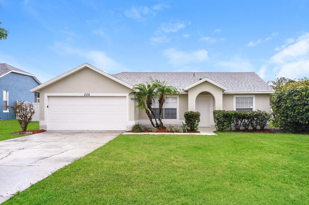 228 Sunset Ct, Davenport, FL 33837