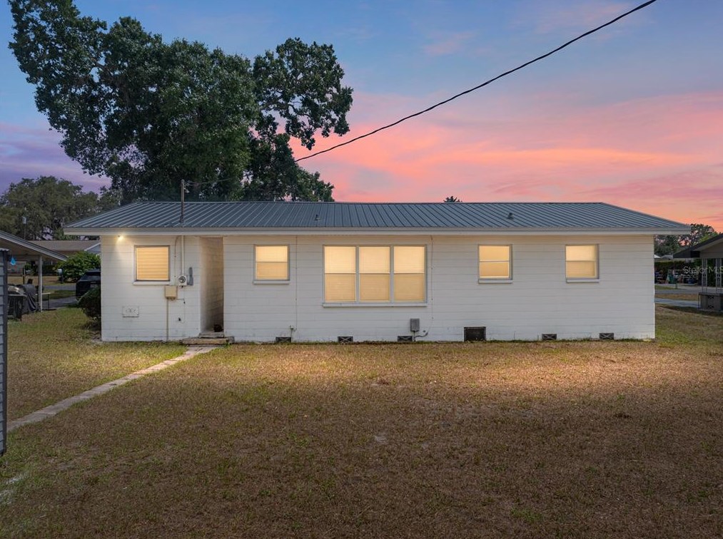 39055 Park Dr, Zephyrhills FL 33542-4654 exterior