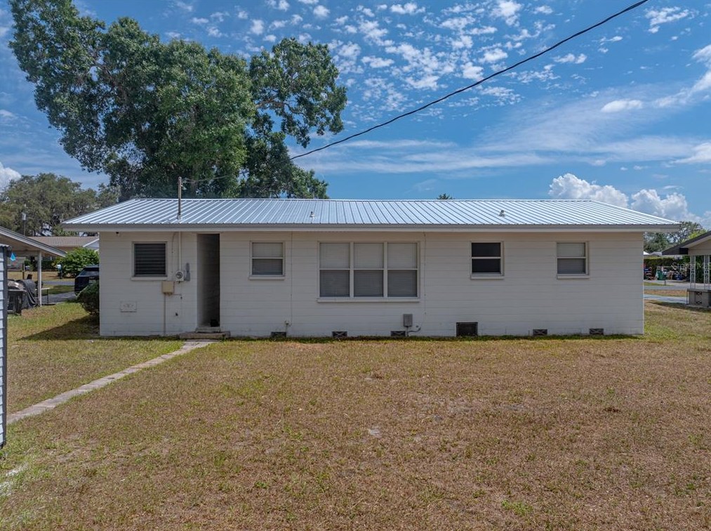 39055 Park Dr, Zephyrhills FL 33542-4654 exterior