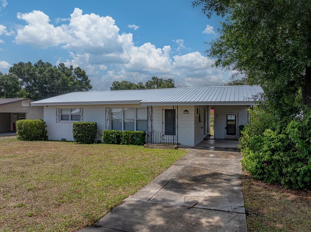 39055 Park Dr, Zephyrhills FL 33542-4654 exterior