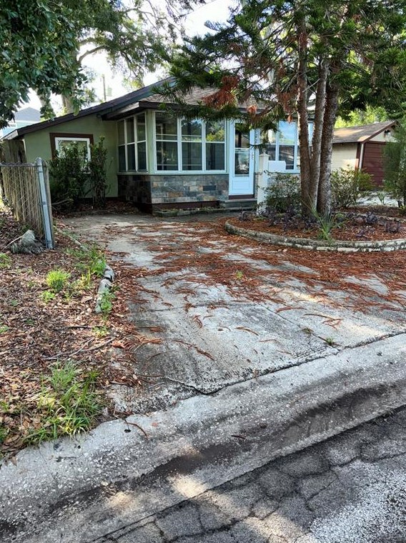 3221 17th St, Saint Petersburg, FL 33713-3007