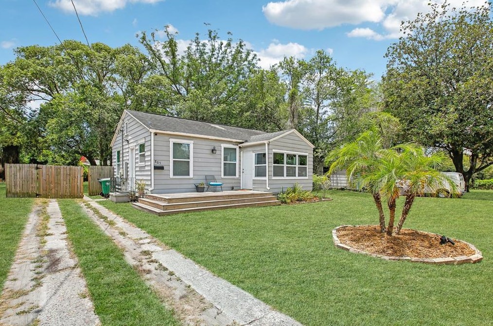 805 Norfolk St, Tampa, FL 33604-4938