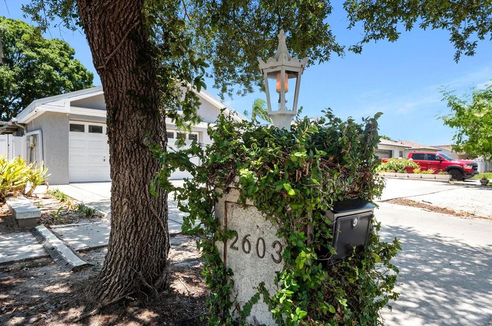 2603 Holiday Lake Dr, Tarpon Springs, FL 34691