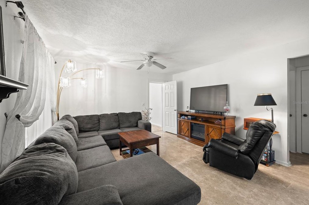 16637 Livingston Ave, Lutz FL  33559-5767 exterior