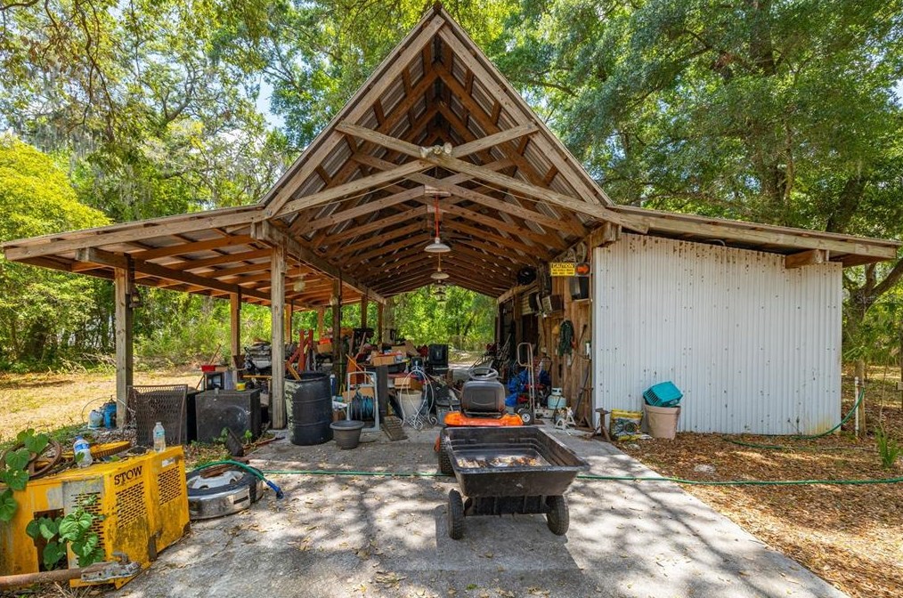 16637 Livingston Ave, Lutz FL  33559-5767 exterior