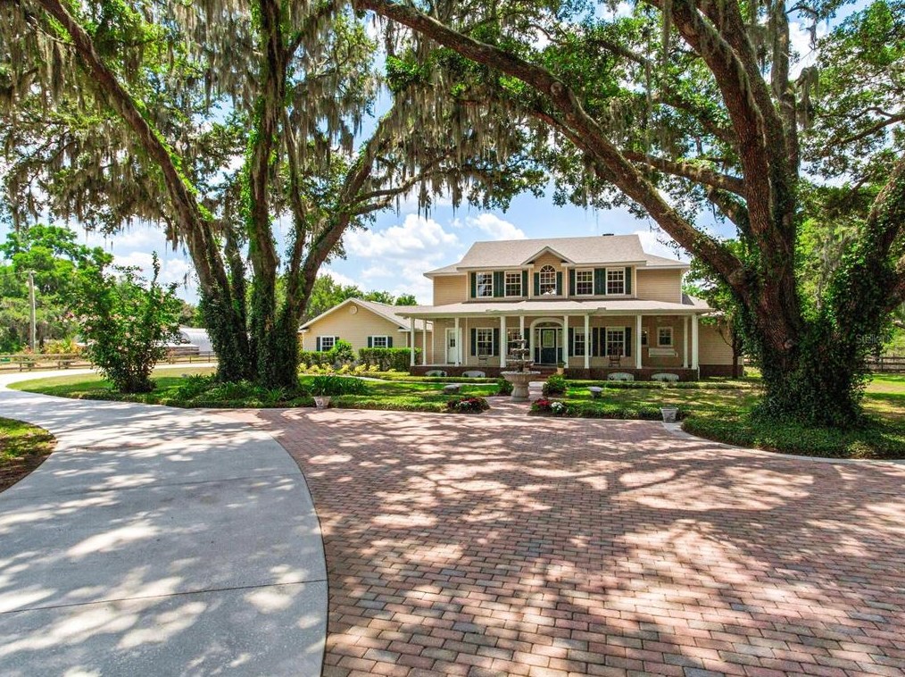 1907 Streetman Dr, Lithia, FL 33547
