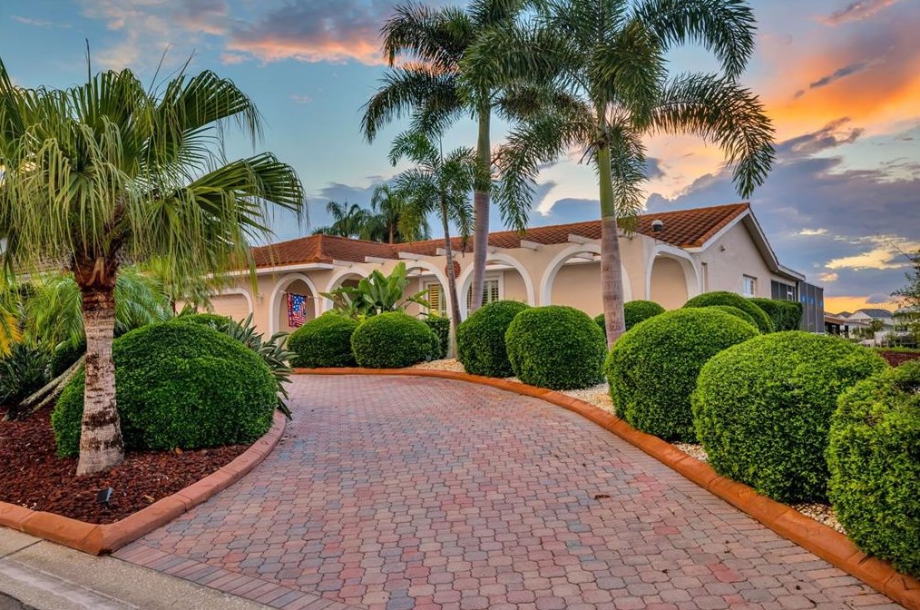 809 Chipaway Dr, Ruskin, FL 33572