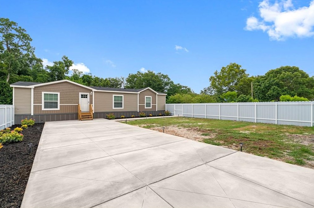 17151 Lemon St, Brooksville, FL 34610