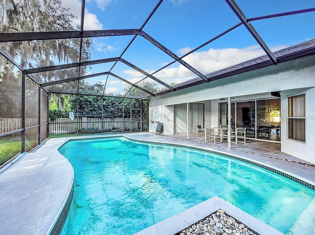 2906 Clubhouse Dr, Plant City, FL 33566