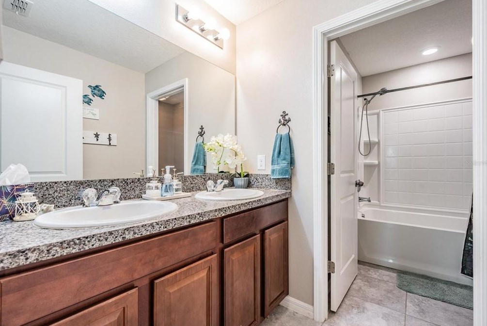 10536 Standing Stone Dr, Wimauma FL  33598 exterior