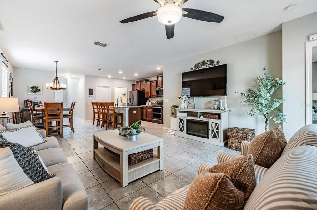 10536 Standing Stone Dr, Wimauma FL  33598 exterior