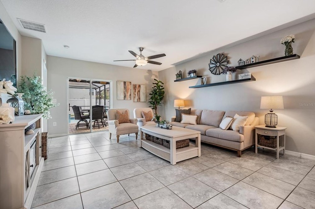 10536 Standing Stone Dr, Wimauma FL  33598 exterior