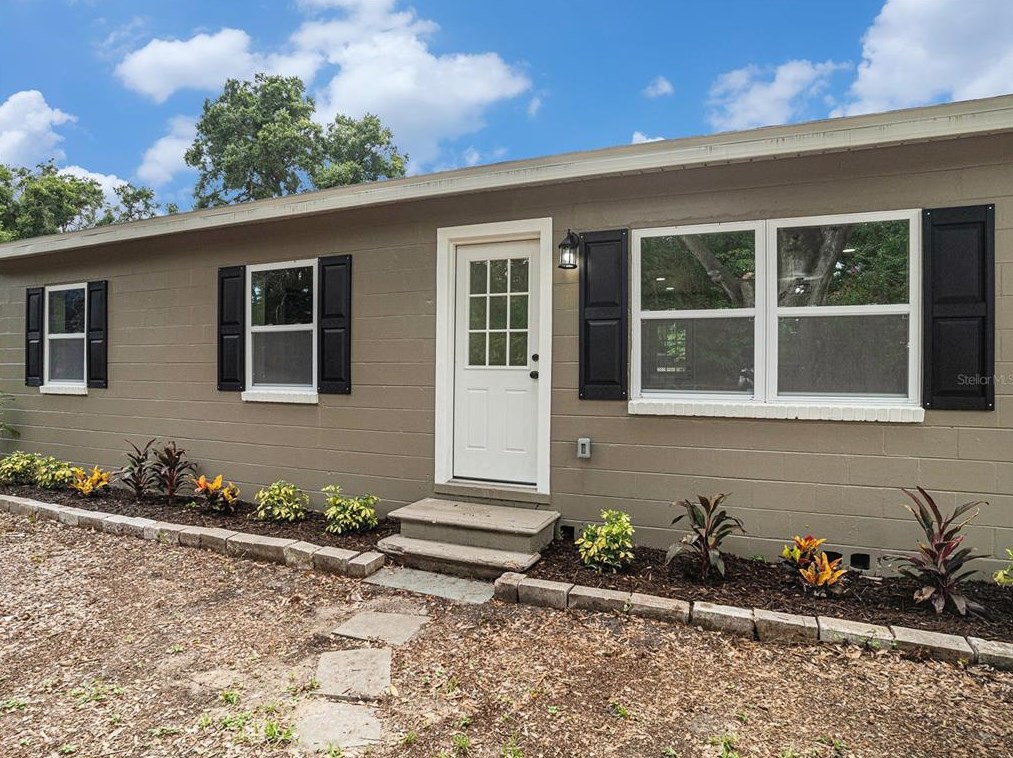 1715 Roland St, Seffner, FL 33584