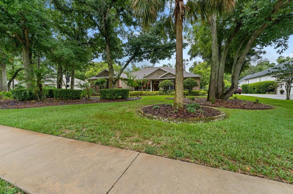 6107 Kingbird Manor Dr, Lithia, FL 33547