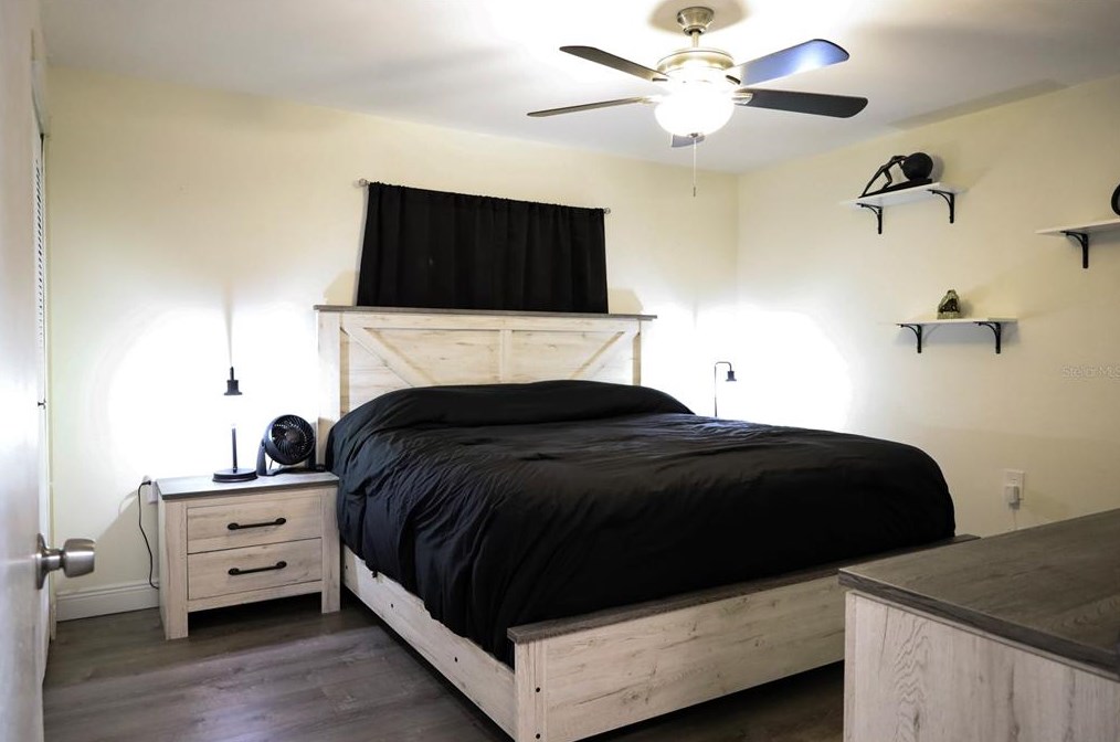 5929 72 St, Saint Petersburg FL  33710-4660 exterior