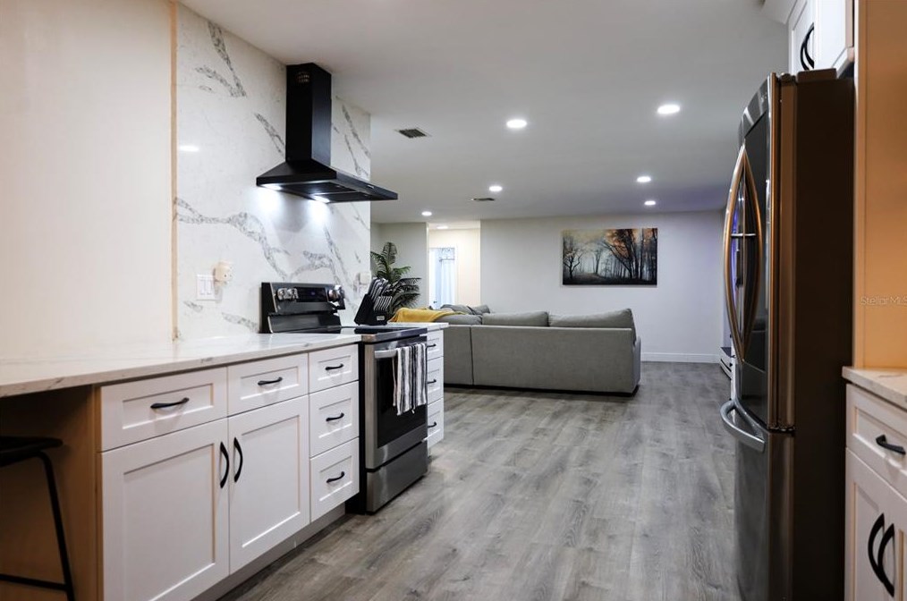 5929 72 St, Saint Petersburg FL  33710-4660 exterior