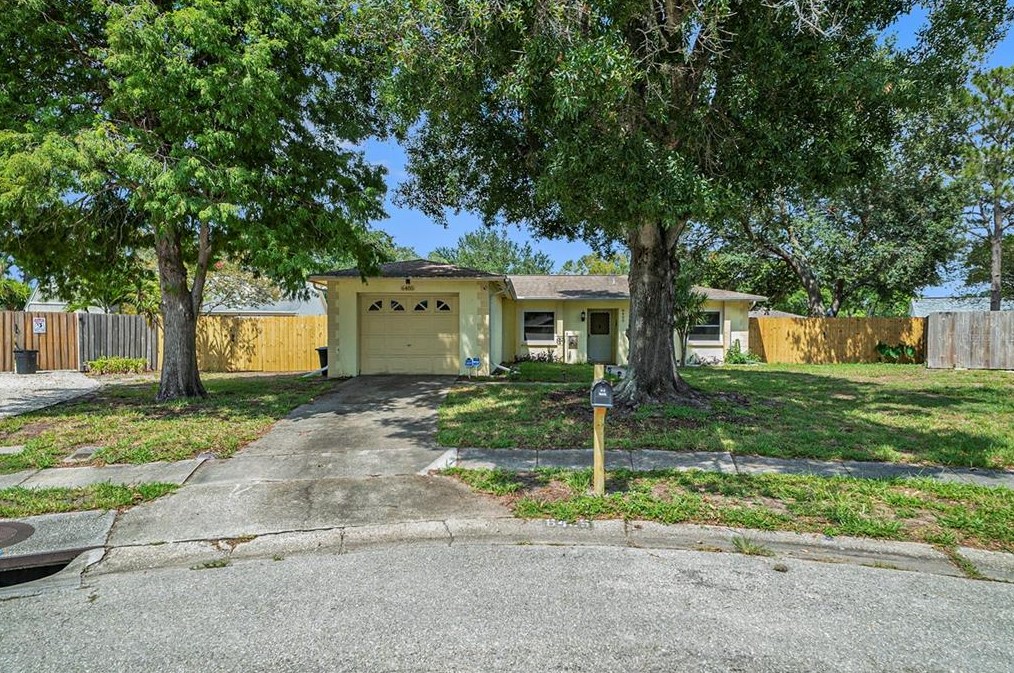 6405 Oakwood Ct N, Pinellas Park, FL 33782