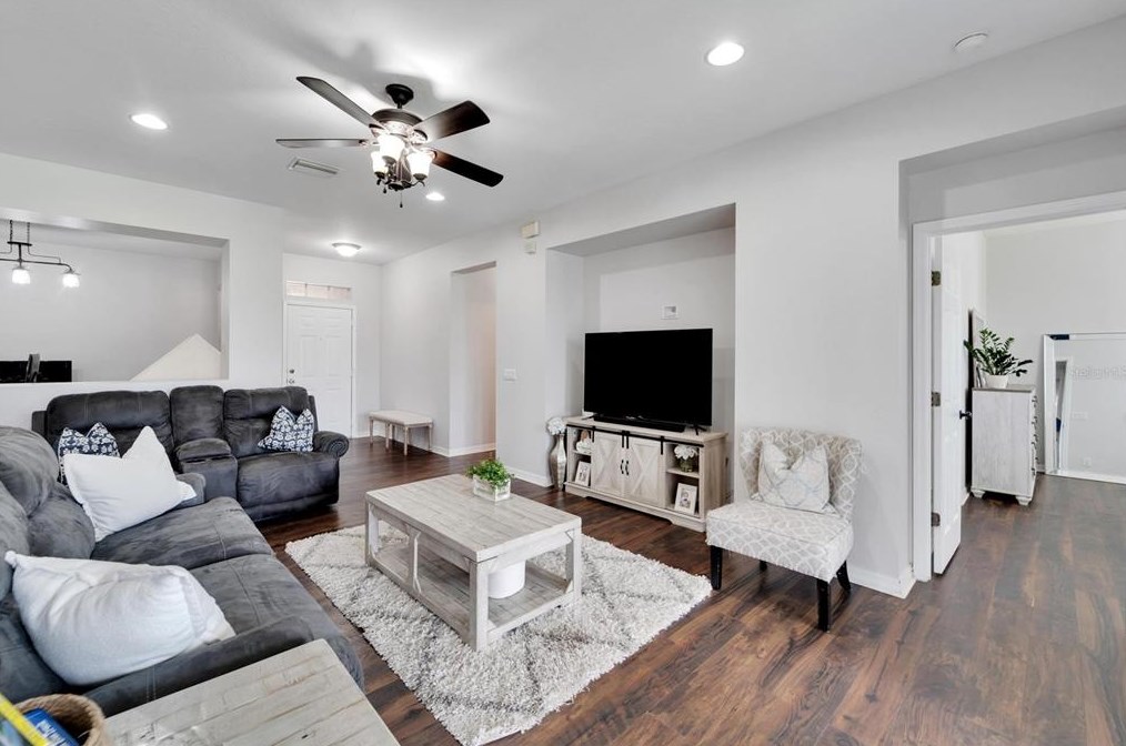 11045 Holly Cone Dr, Riverview FL  33569-2013 exterior