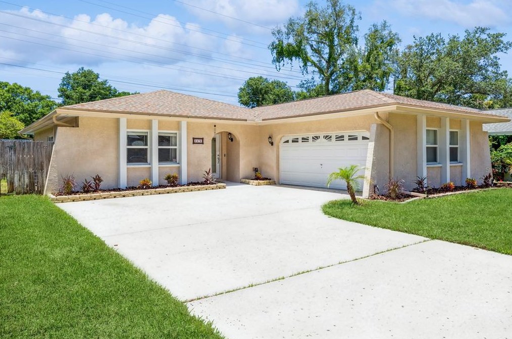 2476 Grove Ridge Dr, Palm Harbor, FL 34683