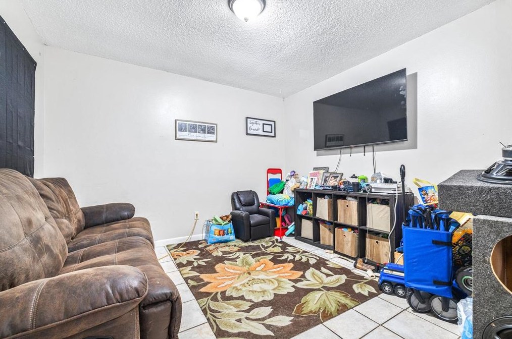 5228 Lemon Ave, Seffner, FL 33584