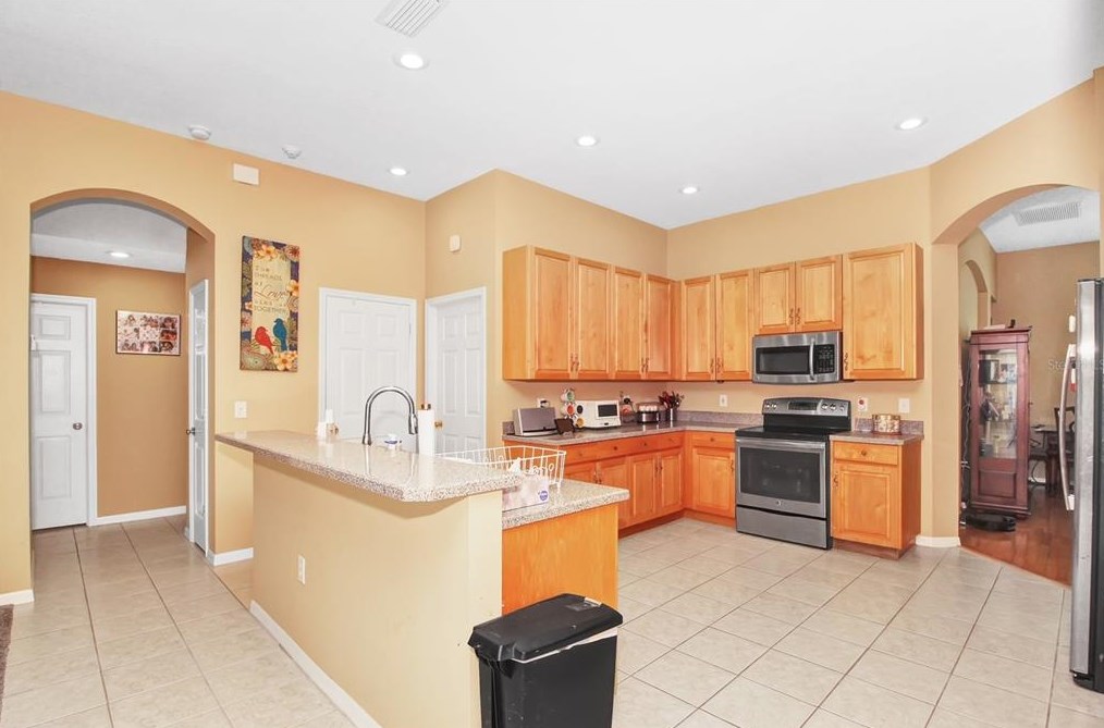 14915 Heronglen Dr, Lithia, FL 33547