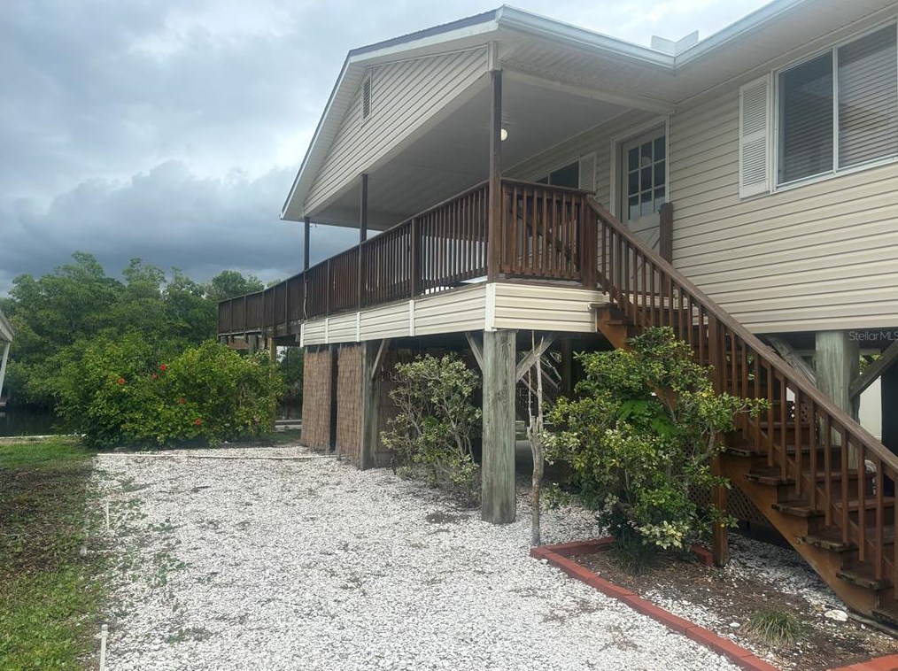 816 Seabreeze Dr, Ruskin, FL 33570