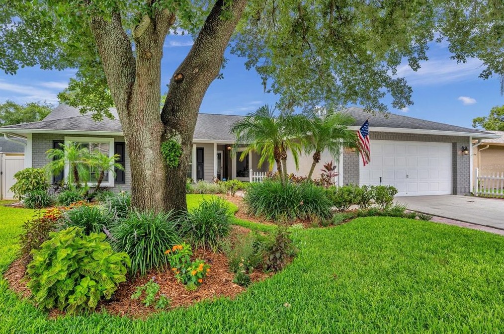 17519 Shadyside Cir, Lutz, FL 33549
