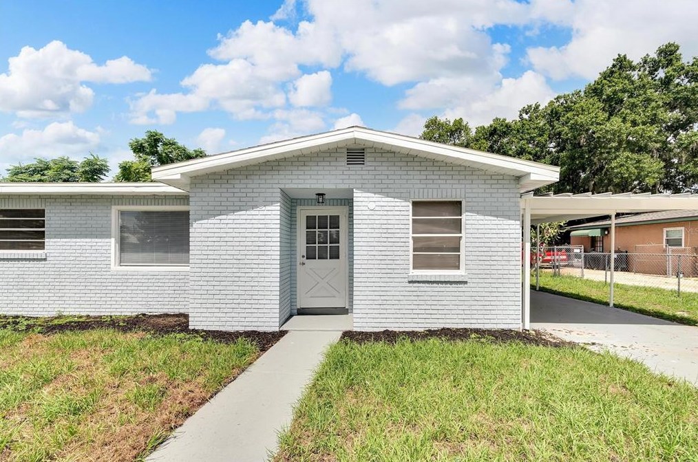 411 Walter Dr, Plant City, FL 33563