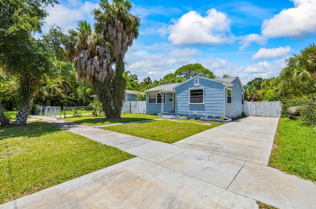 2353 Grove St, Saint Petersburg, FL 33705-3036