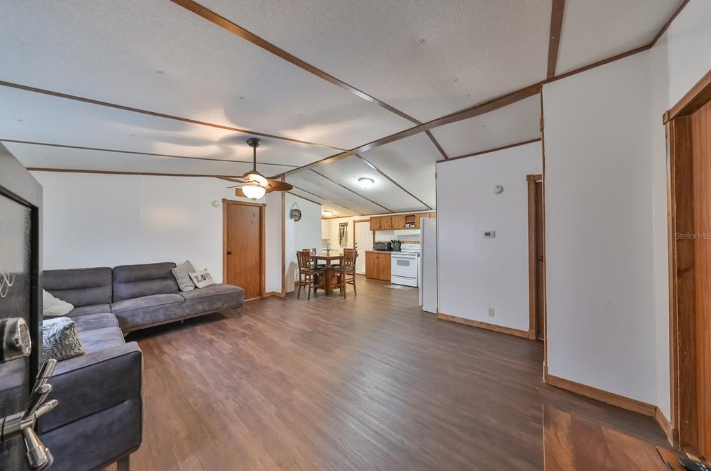 603 S Kingsway Rd, Seffner, FL 33584