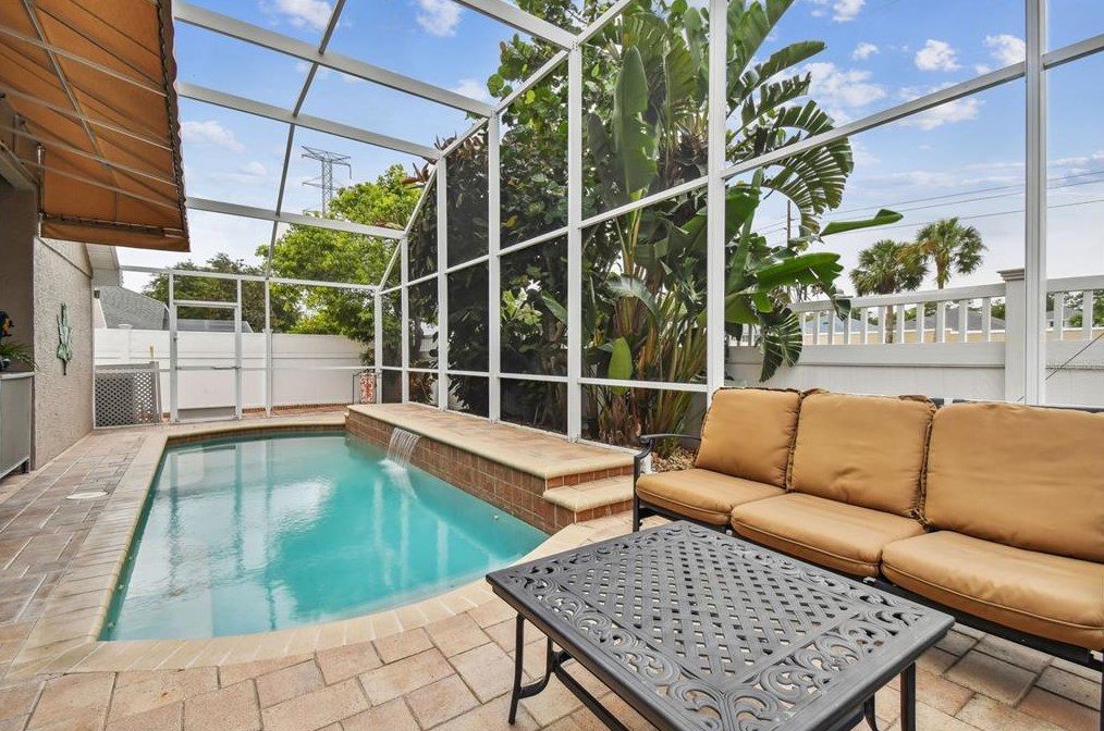 1212 Salt Lake Dr, Tarpon Springs, FL 34689