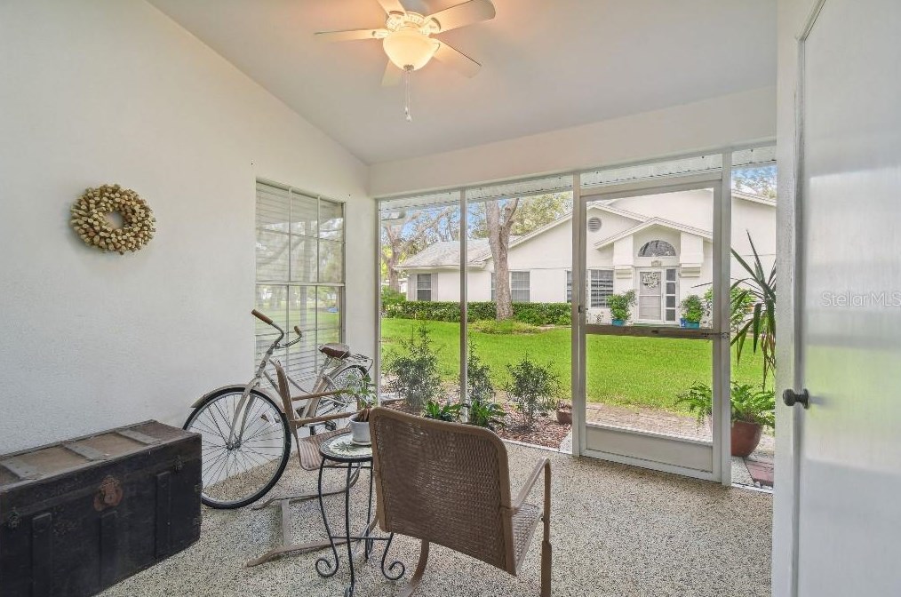 4137 Edgewood Dr, Tarpon Springs, FL 34691