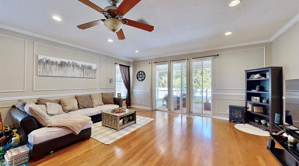 9816 Laurel Ledge Dr, Riverview FL  33569-5596 exterior