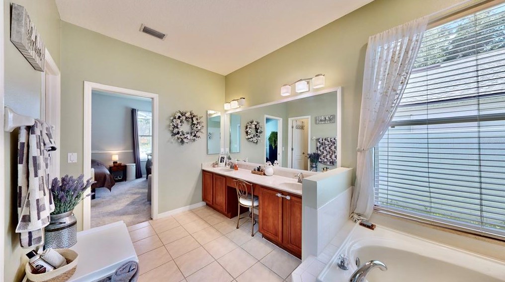 9816 Laurel Ledge Dr, Riverview FL  33569-5596 exterior