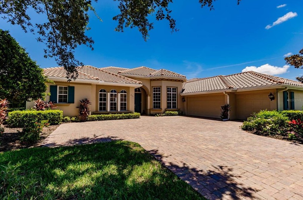 225 Pesaro Dr, Nokomis, FL 34275