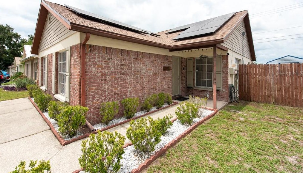 4634 E Eastwind Dr, Plant City, FL 33566