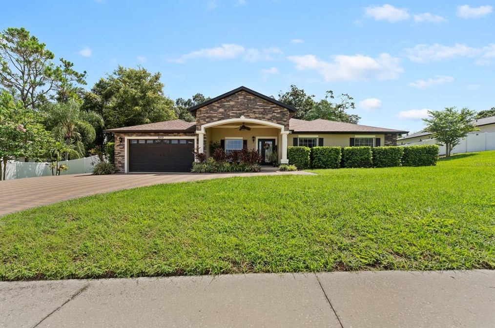 2209 High Point Dr, Brandon, FL 33511