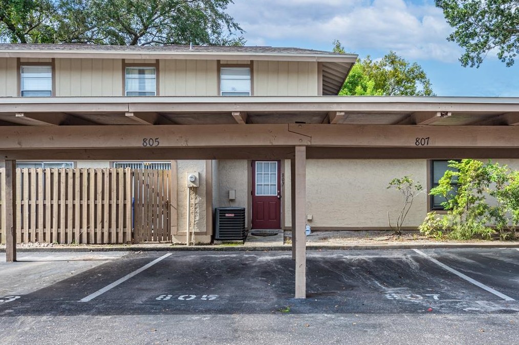 807 Hunters Ct, Brandon, FL 33511
