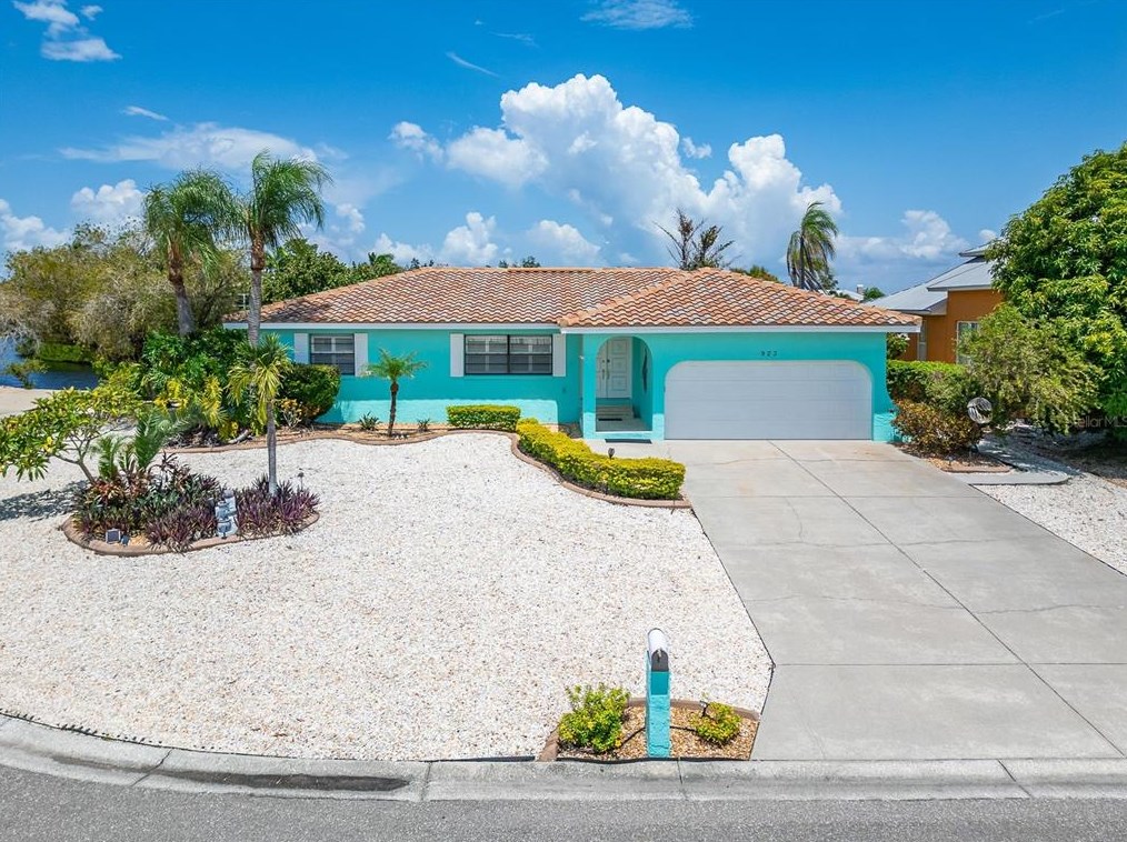 923 Golf Island Dr, Ruskin, FL 33572