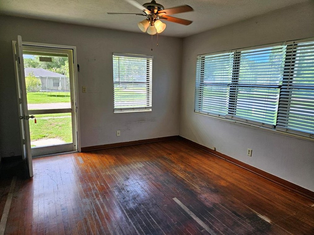 1302 E Tomlin St, Plant City, FL 33563