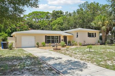 1580 Robinson Drive N, Saint Petersburg, FL 33710 - Photo 1