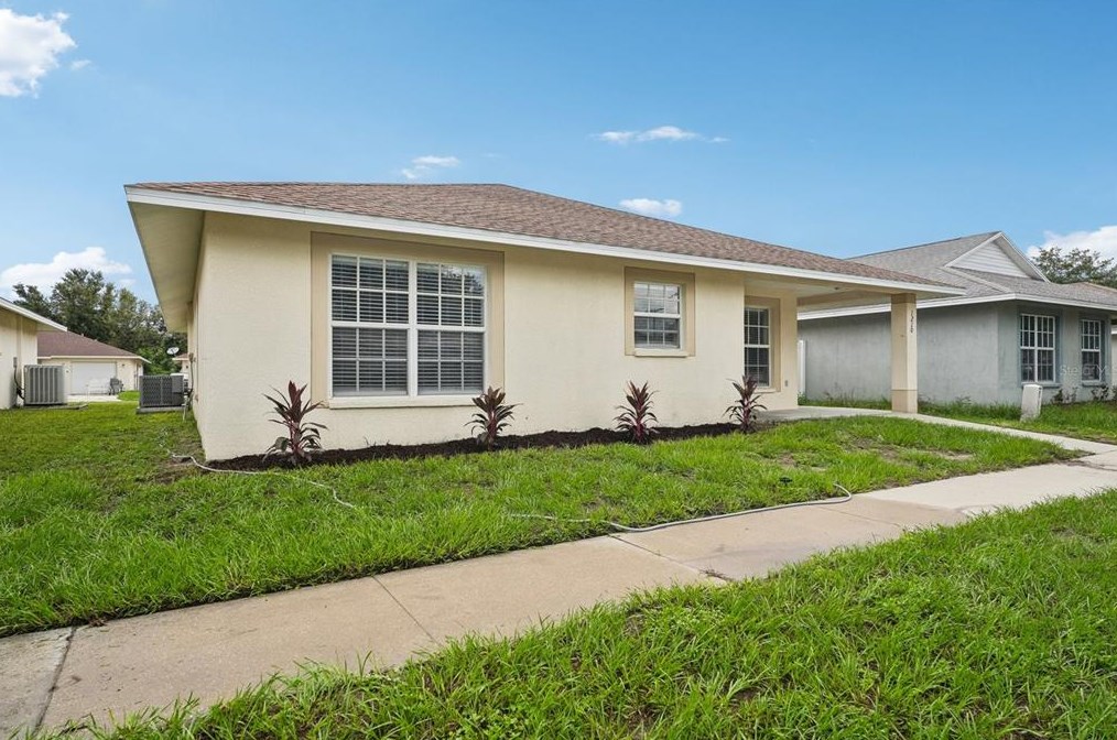 1210 Bayou Pass Dr, Ruskin, FL 33570
