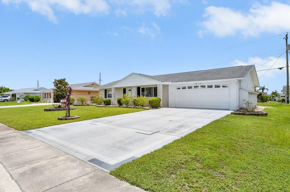 818 Fox Hills Dr, Ruskin, FL 33573