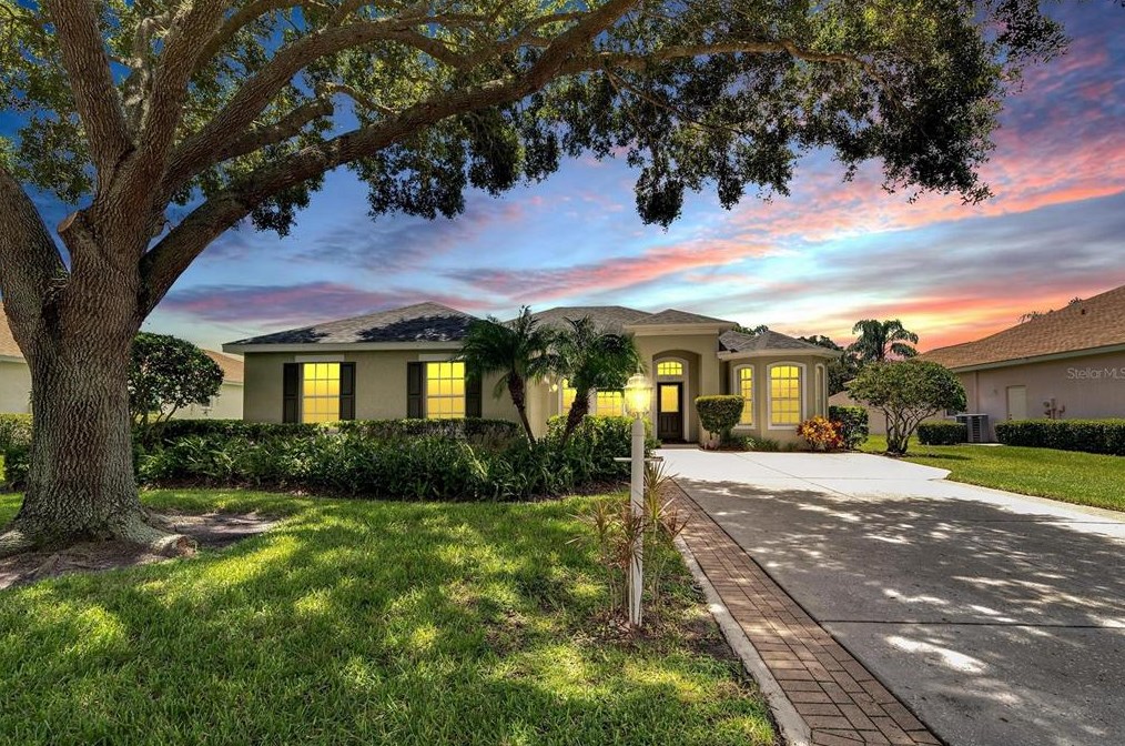 2913 Forest Hammock Dr, Plant City, FL 33566