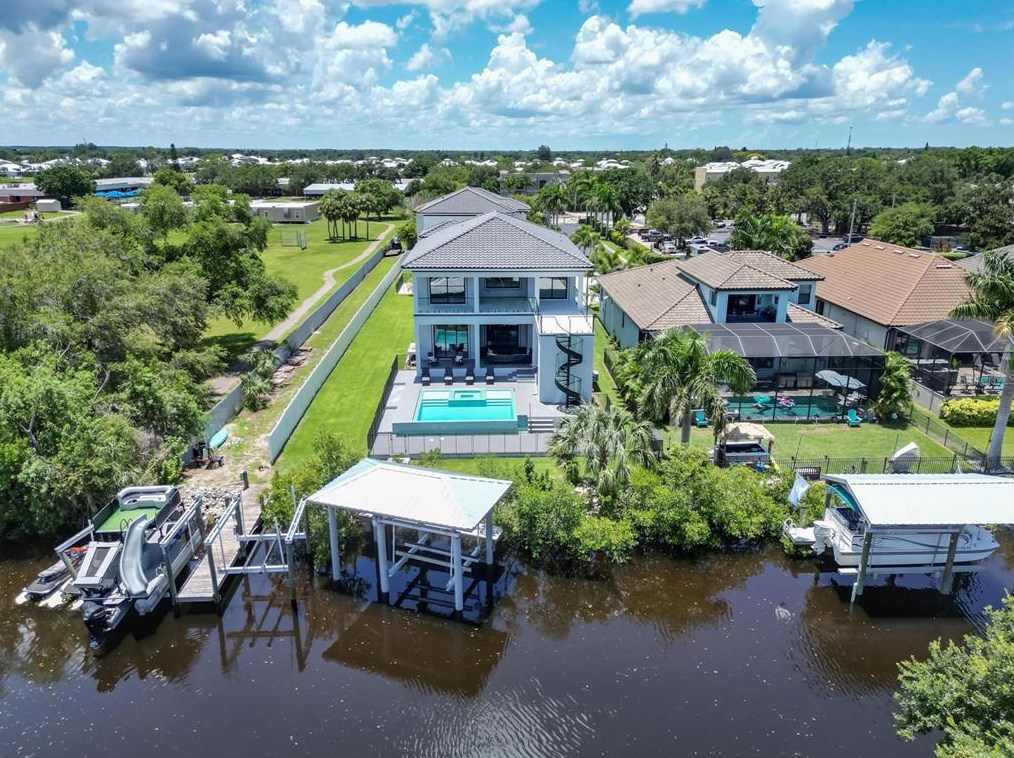 519 Treviso Dr, Ruskin, FL 33572